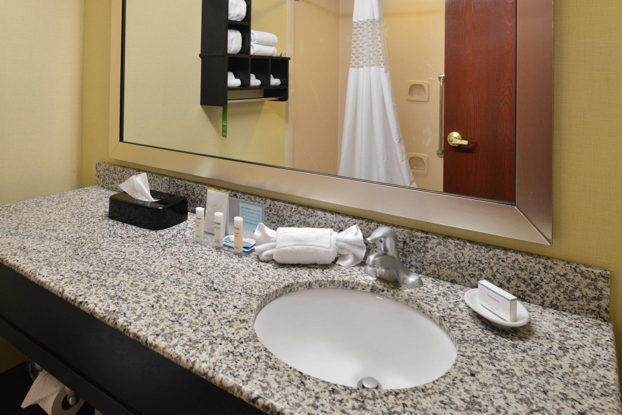 Comfort Inn & Suites Toledo Bagian luar foto