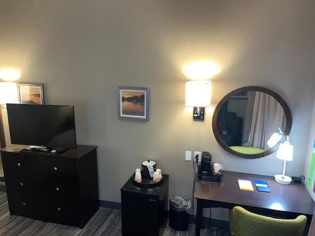 Comfort Inn & Suites Toledo Bagian luar foto
