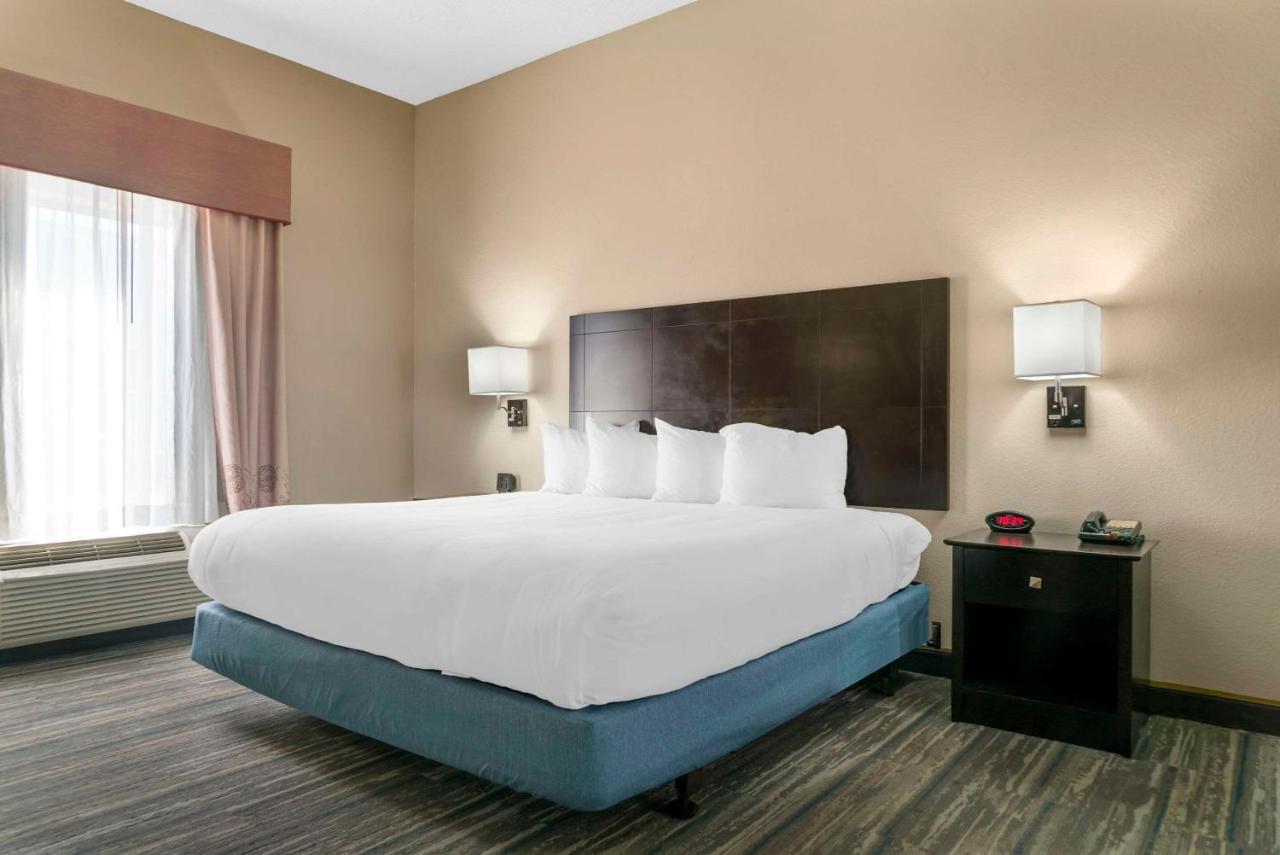 Comfort Inn & Suites Toledo Bagian luar foto