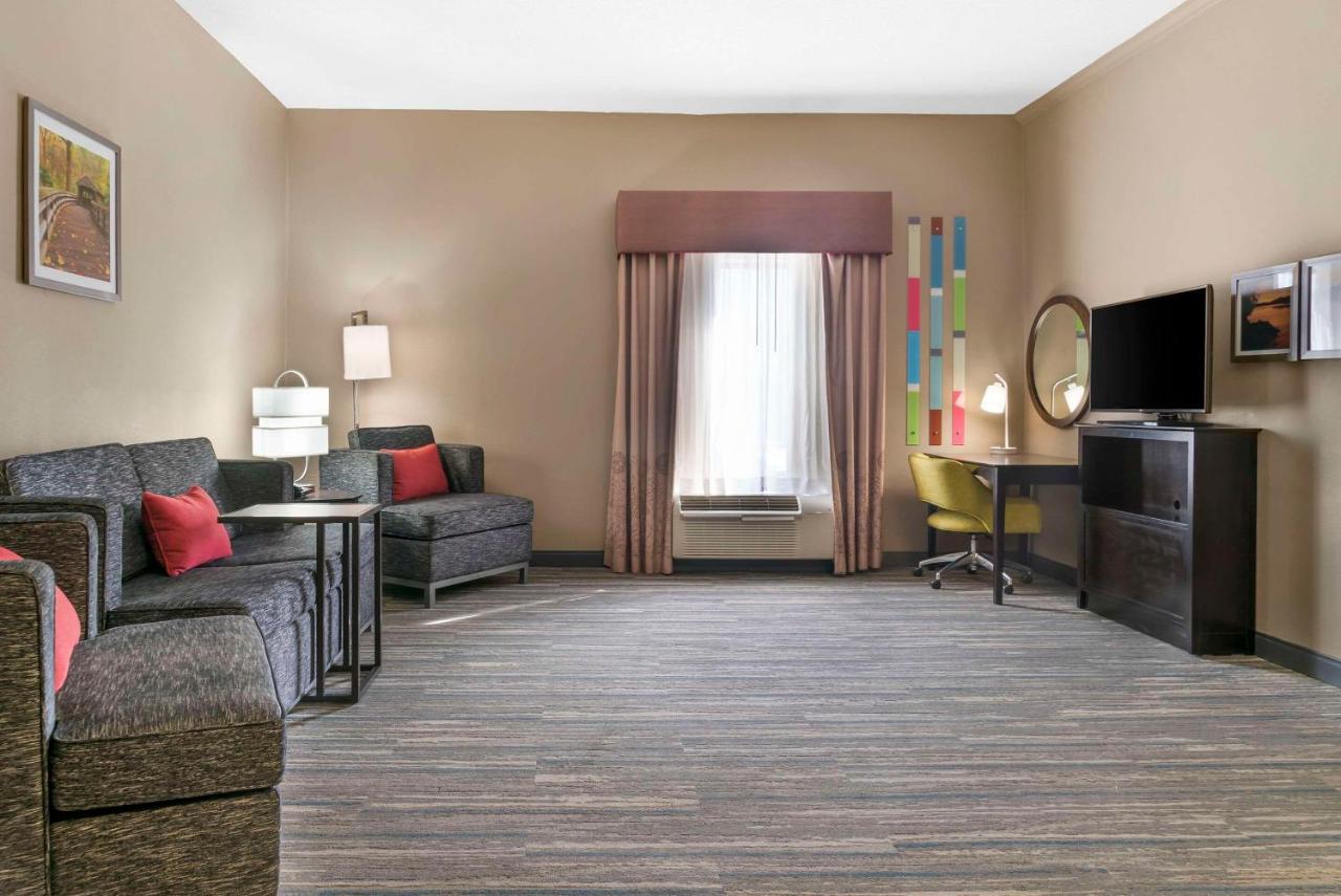 Comfort Inn & Suites Toledo Bagian luar foto