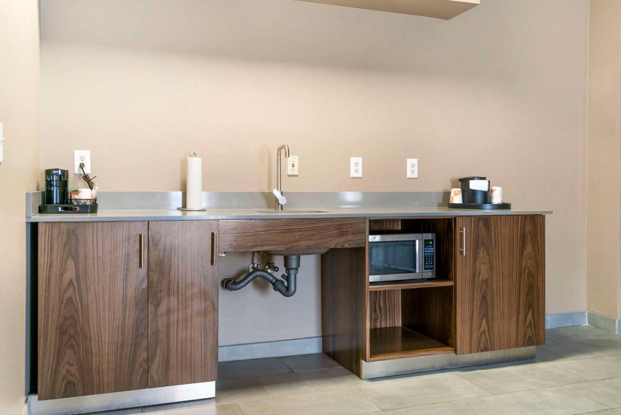 Comfort Inn & Suites Toledo Bagian luar foto