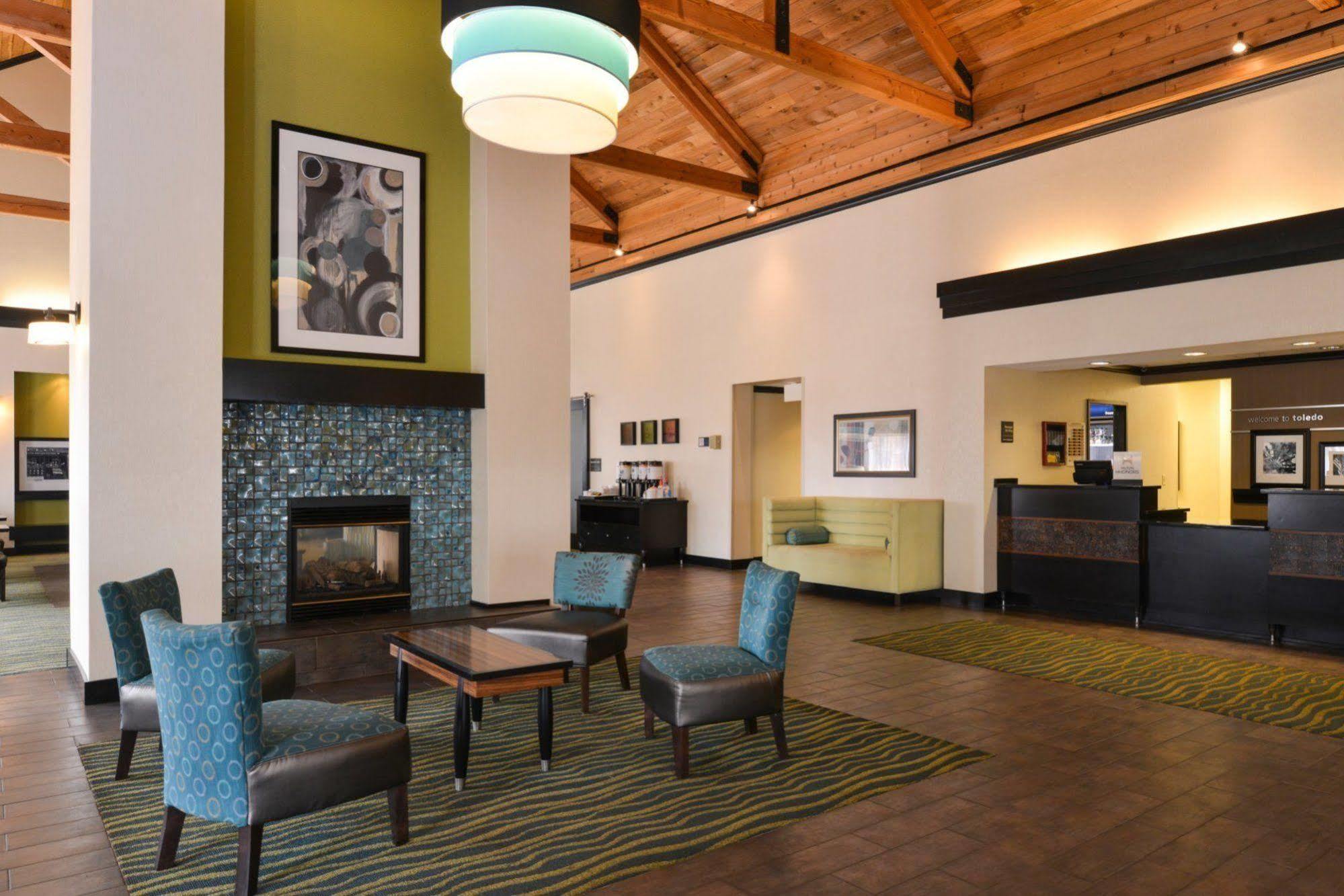 Comfort Inn & Suites Toledo Bagian luar foto